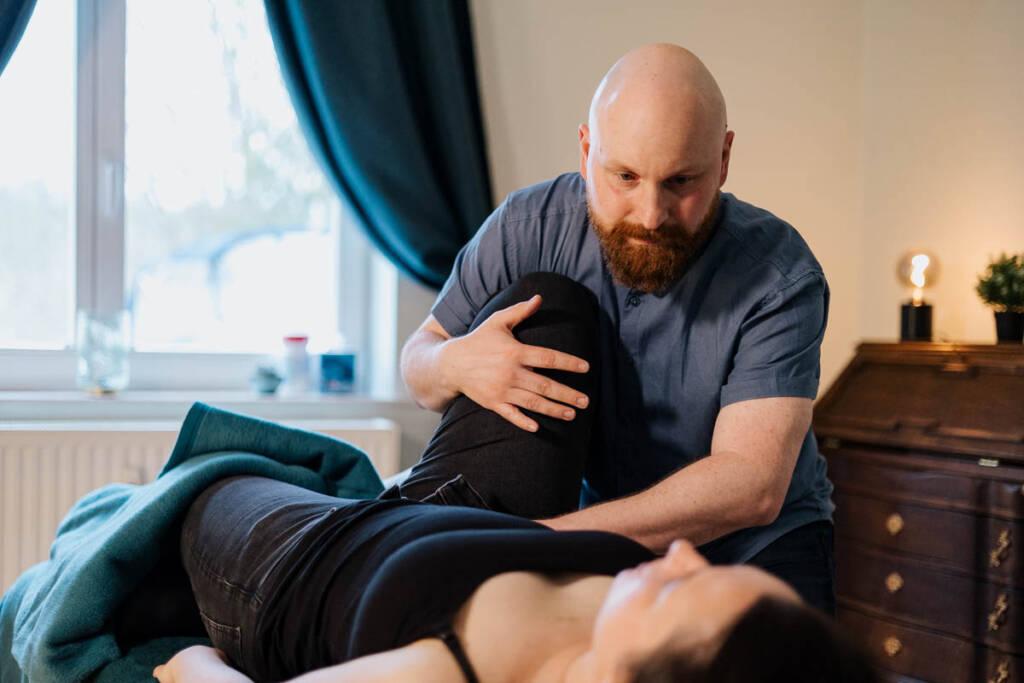 Osteopathie-Anwendung Knie - Praxis Matthias Sauer in Wendisch Rietz am Scharmützelsee
